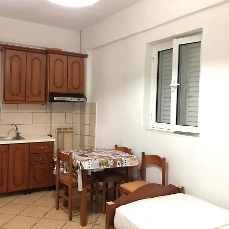 Center Hotel Pirro Himare Ngoại thất bức ảnh