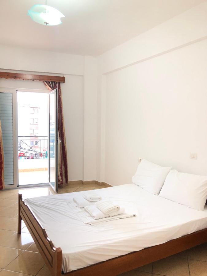 Center Hotel Pirro Himare Ngoại thất bức ảnh