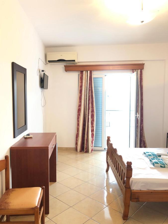 Center Hotel Pirro Himare Ngoại thất bức ảnh