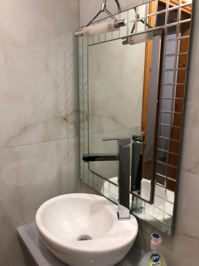Center Hotel Pirro Himare Ngoại thất bức ảnh