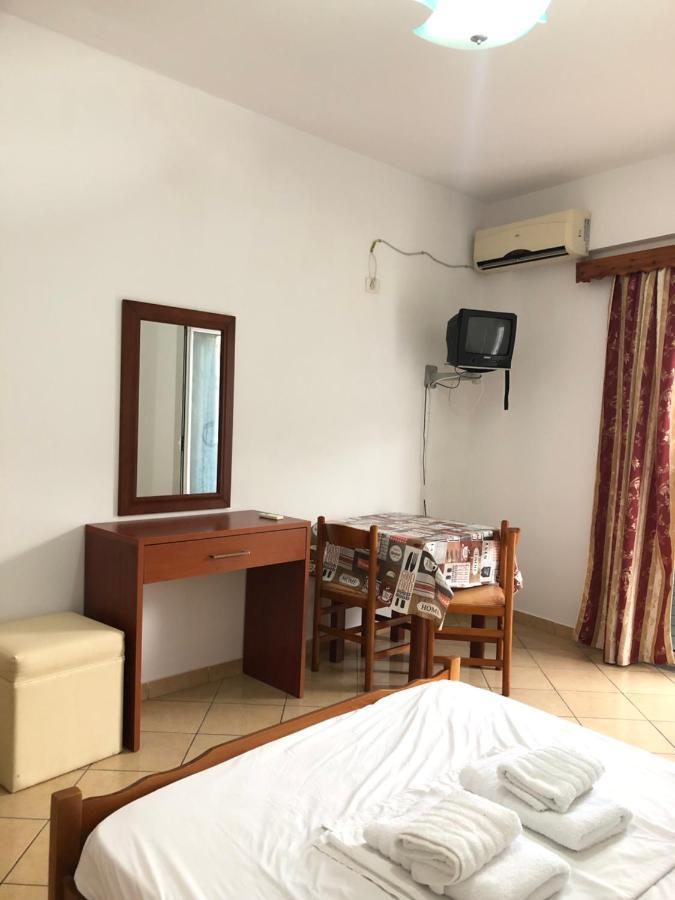 Center Hotel Pirro Himare Ngoại thất bức ảnh