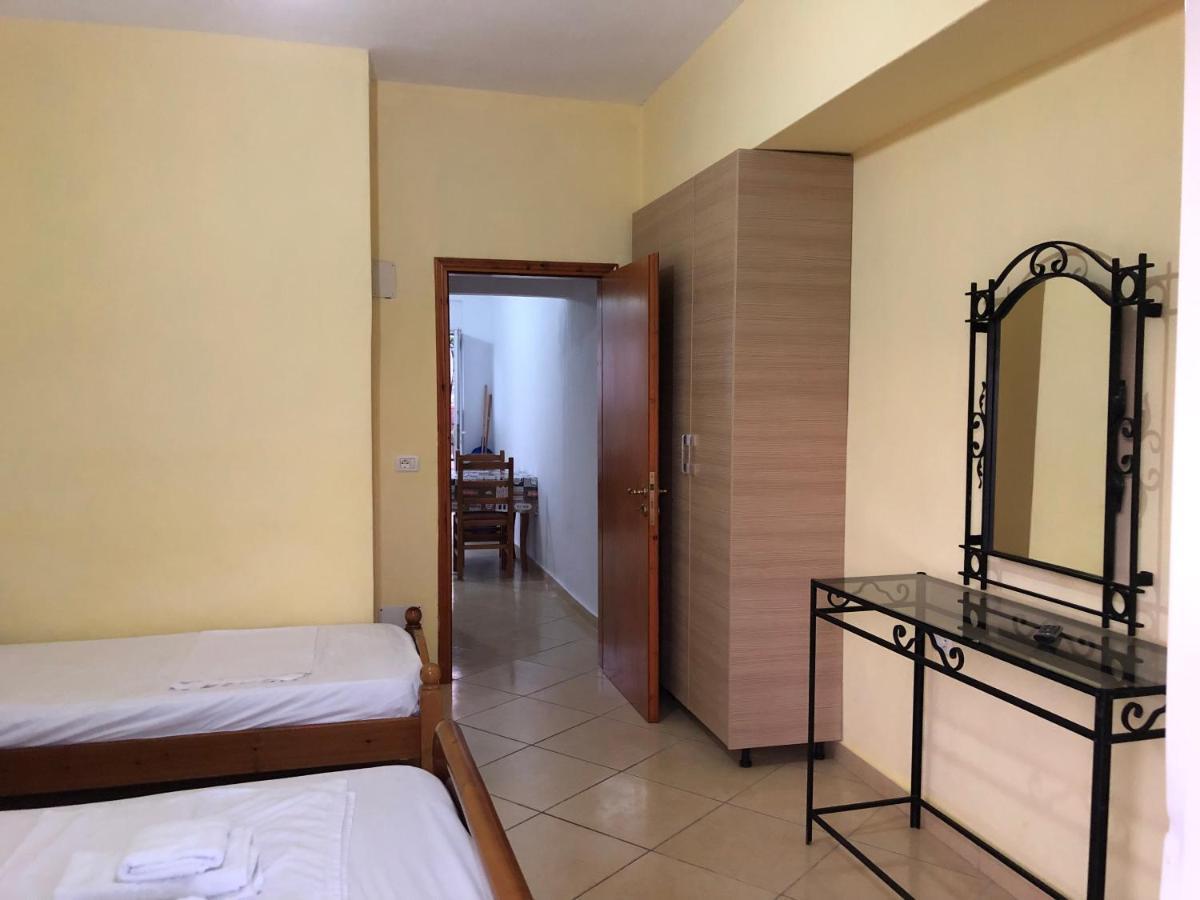 Center Hotel Pirro Himare Ngoại thất bức ảnh