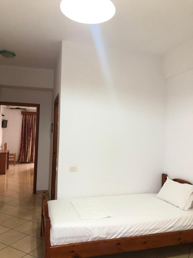 Center Hotel Pirro Himare Ngoại thất bức ảnh