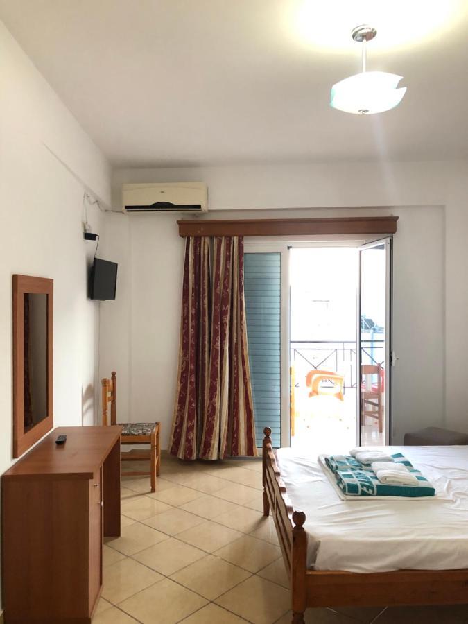 Center Hotel Pirro Himare Ngoại thất bức ảnh