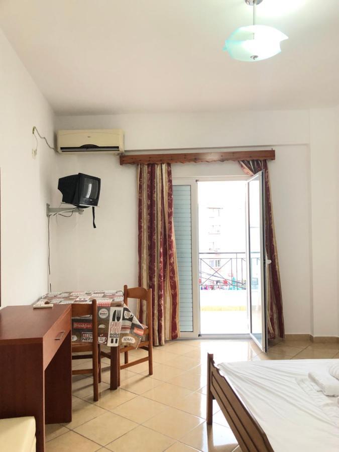 Center Hotel Pirro Himare Ngoại thất bức ảnh