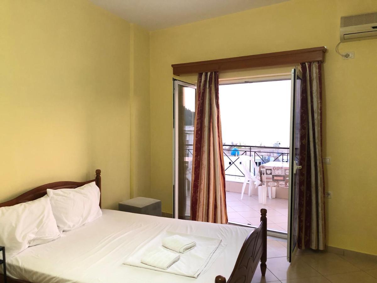 Center Hotel Pirro Himare Ngoại thất bức ảnh