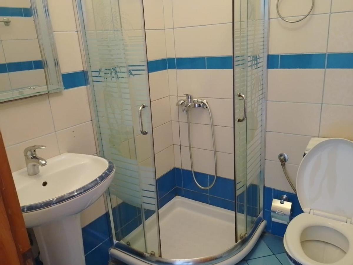 Center Hotel Pirro Himare Ngoại thất bức ảnh