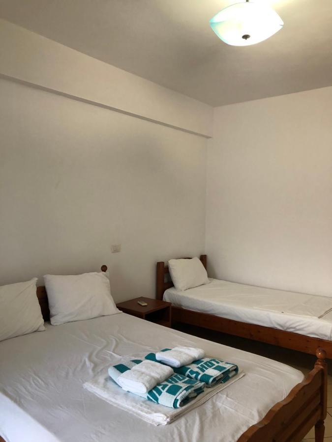 Center Hotel Pirro Himare Ngoại thất bức ảnh