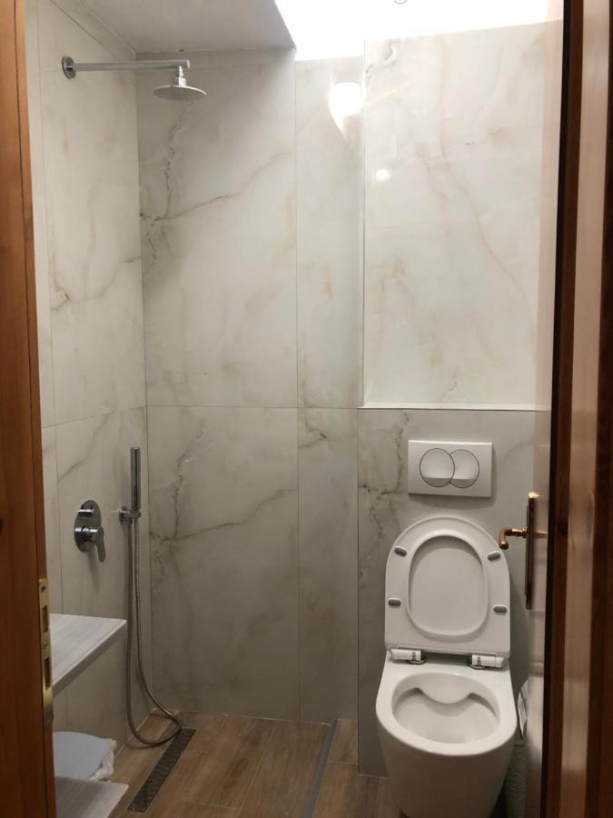 Center Hotel Pirro Himare Ngoại thất bức ảnh