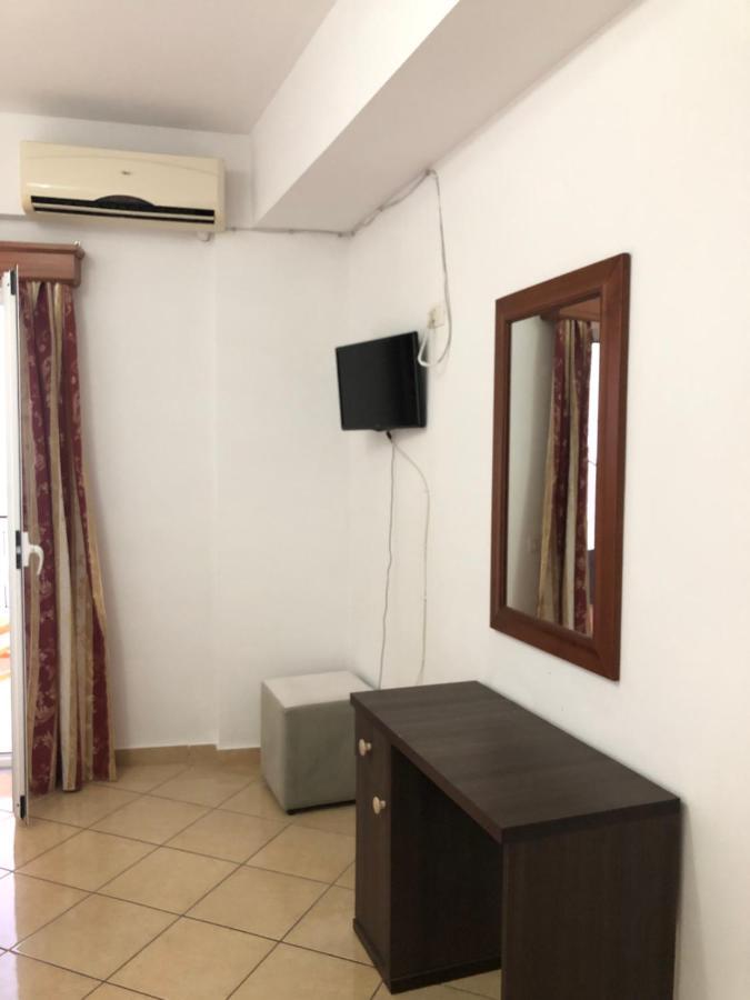 Center Hotel Pirro Himare Ngoại thất bức ảnh