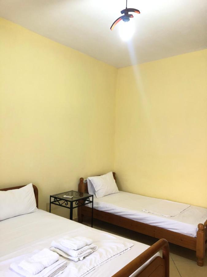 Center Hotel Pirro Himare Ngoại thất bức ảnh