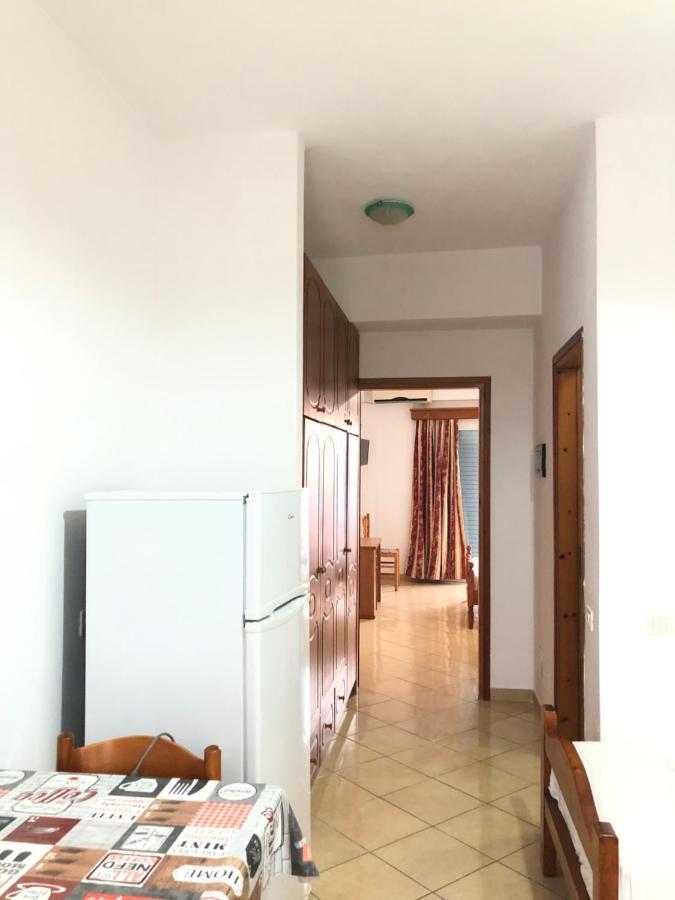 Center Hotel Pirro Himare Ngoại thất bức ảnh