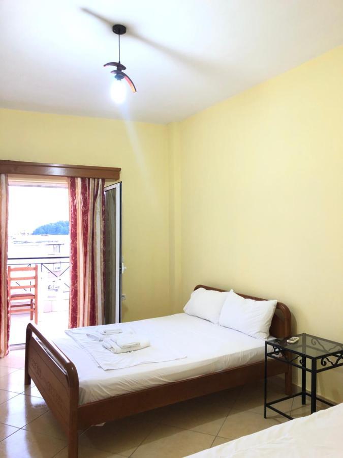 Center Hotel Pirro Himare Ngoại thất bức ảnh