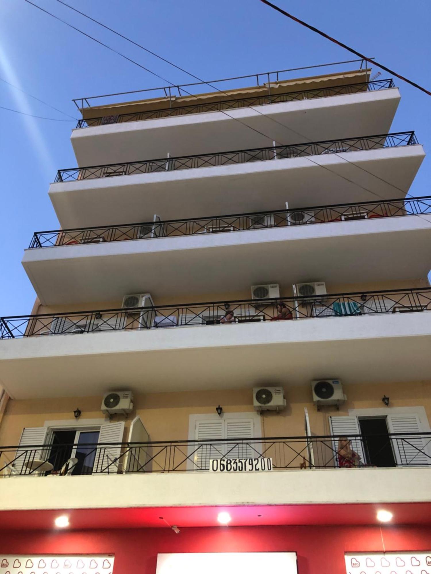 Center Hotel Pirro Himare Ngoại thất bức ảnh