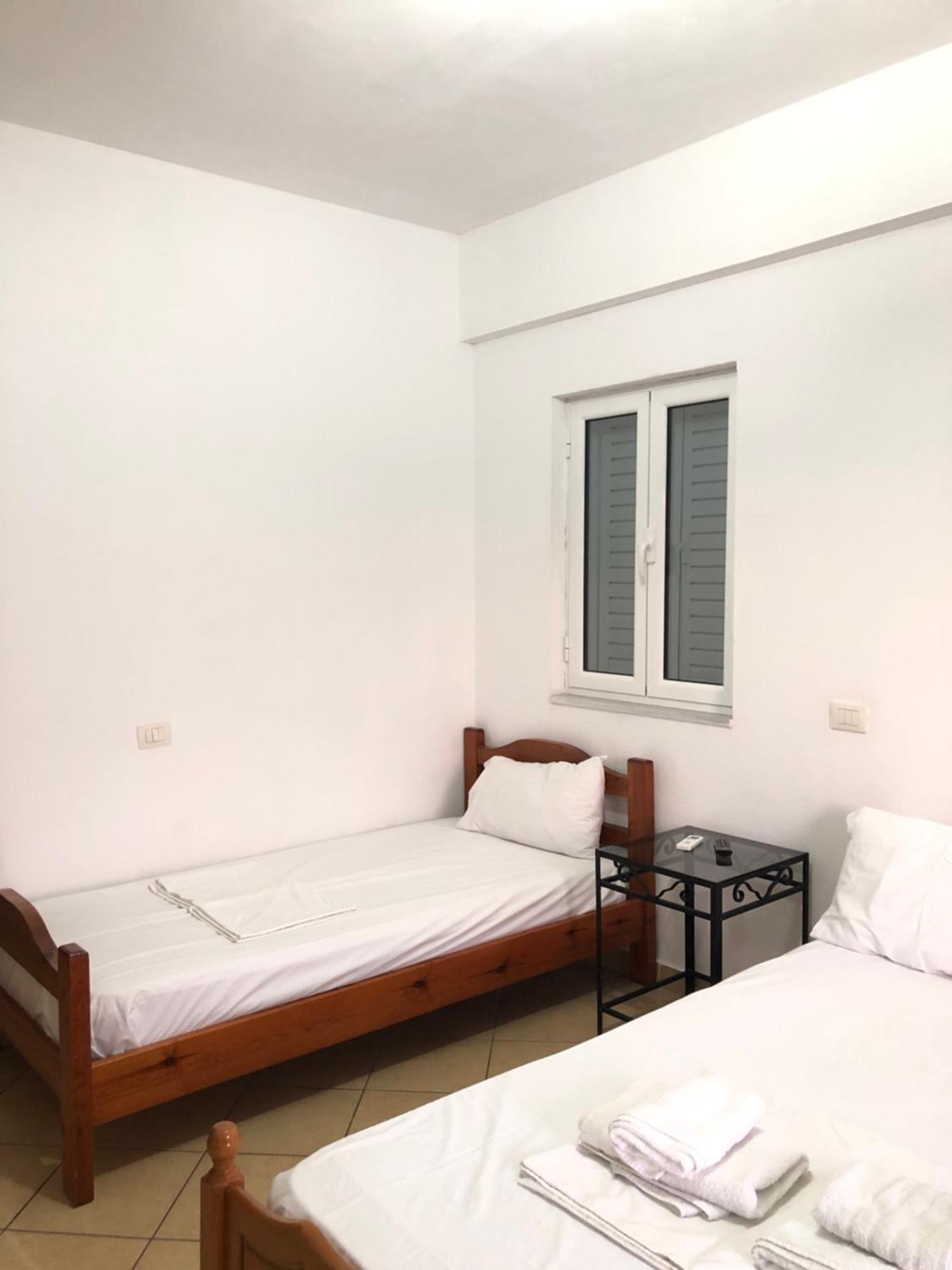 Center Hotel Pirro Himare Ngoại thất bức ảnh